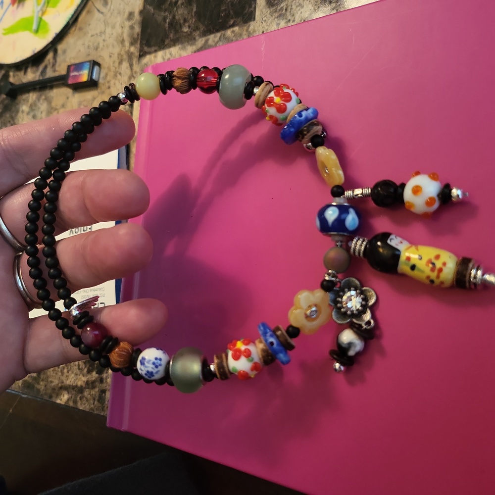 COLAR LENGTH NECKLACE..MEMORY WIRE, beautiful & unique 😍 GENUINE GEMSTONES
